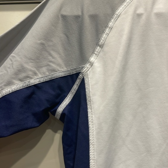 MEC Mountain Equipment Company boys size 12 short sleeve rash guard sun/swim top - Picture 4 of 5